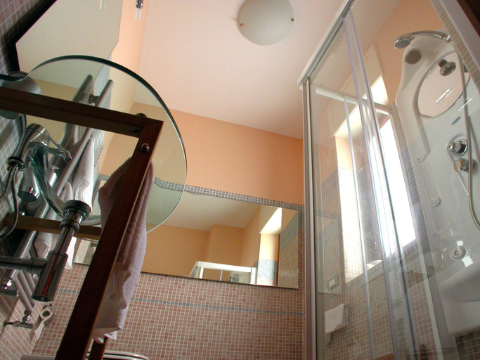 Bathroom 5, Inn Centro, Lecce