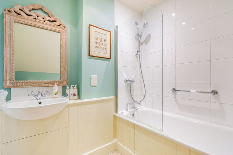 Bathroom 3, Elizabeth -Tiger Inn, East Sussex