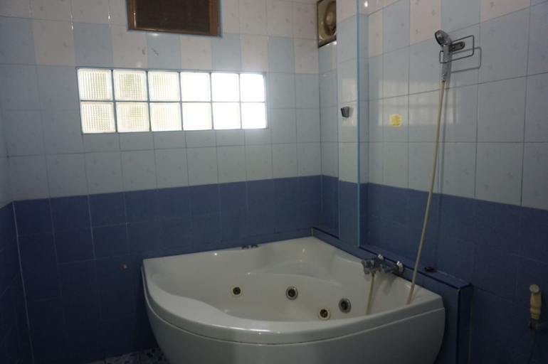 Bathroom 3, Liew Sai Resort, Muang Ubon Ratchatani