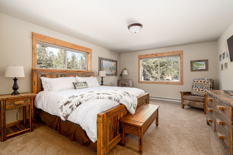 Bedroom 2, Shepherd Family Retreats- FOX, Gallatin