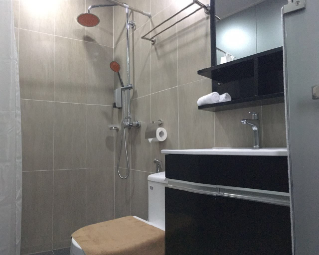 Bathroom 5, NueVo Boutique Hotel Kota Kemuning Shah Alam, Shah Alam