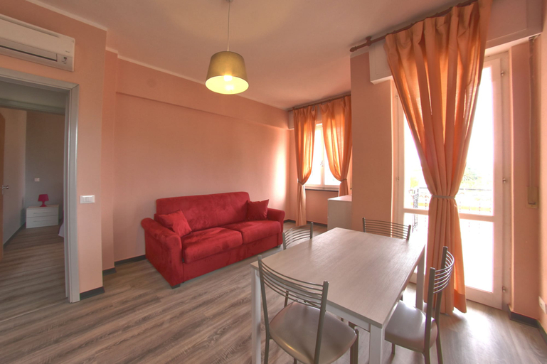 Others 5, Residence Riviera, Savona