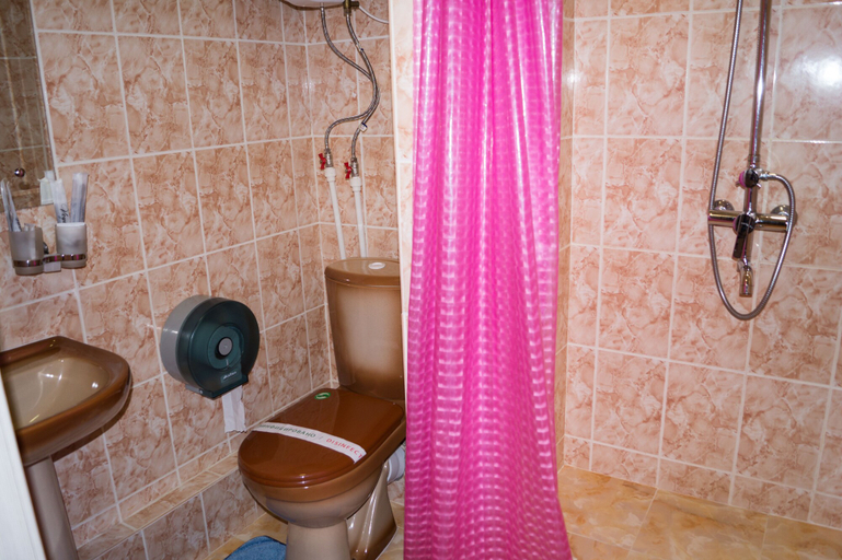 Bathroom 3, Karmen Hotel, Vladivostok gorsovet