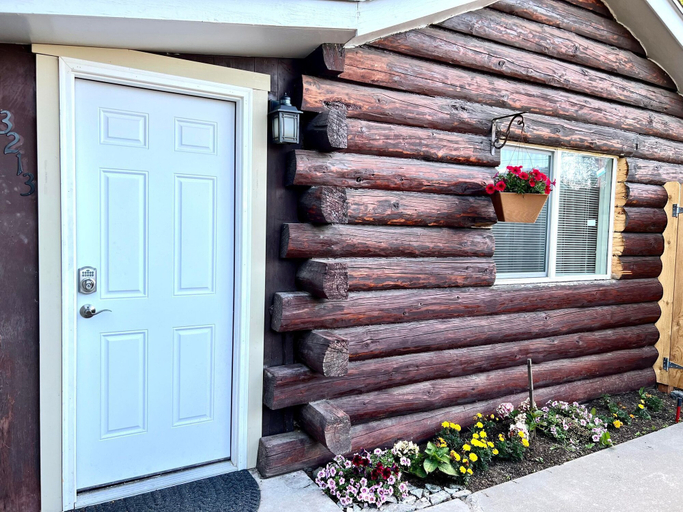 Exterior & Views 2, Log cabin in heart of Anchorage, Anchorage