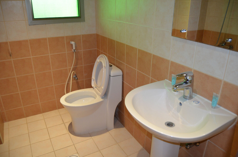 Bathroom 5, Danar Hotel Apartments 2, Al Khobar