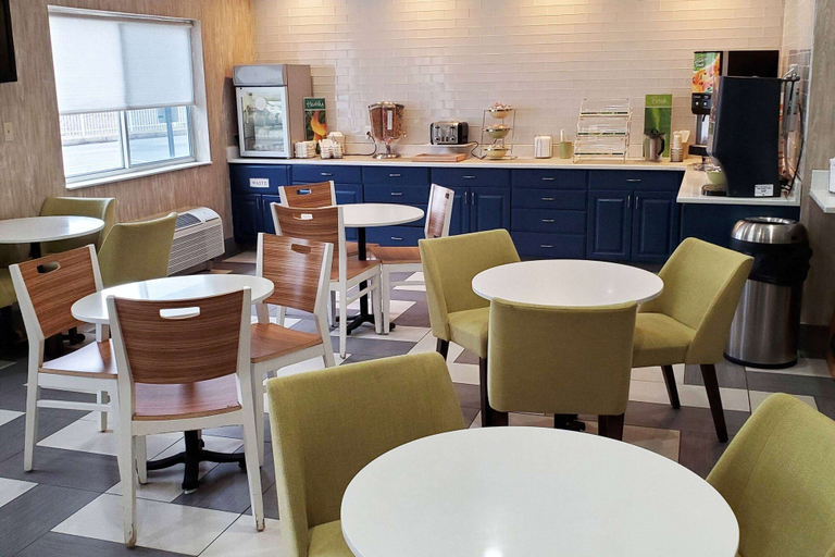 Food & Drinks 5, Wingate by Wyndham Uniontown, Fayette