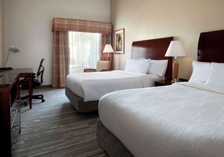 Bedroom 3, Hilton Garden Inn Riverhead, Suffolk