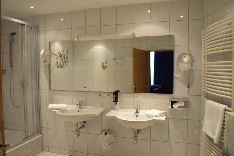 Bathroom 5, Arosa Hotel, Kassel