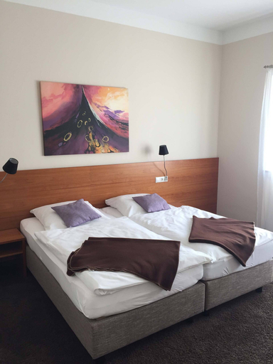 Bedroom 3, Hotel Kurpfalz, Speyer