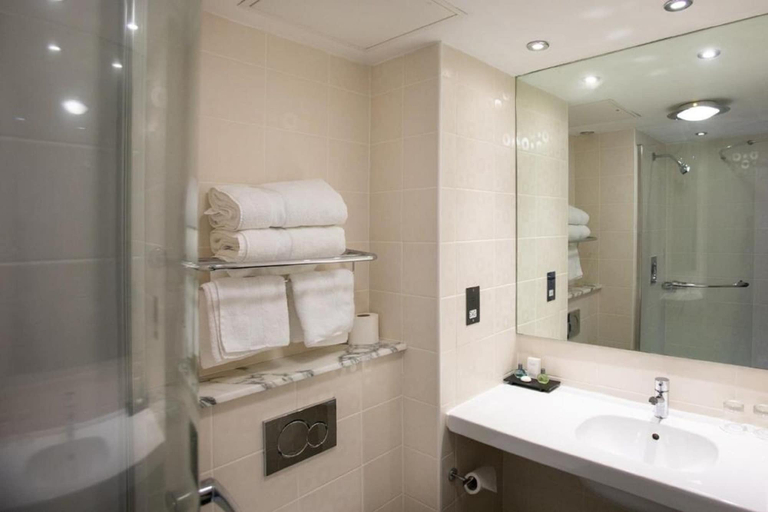 Bathroom 3, The Lincoln Hotel, Lincolnshire