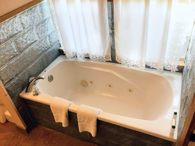 Bathroom 3, The Baines House Inn, Bell