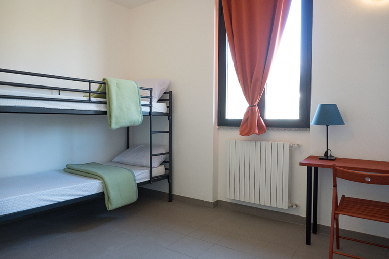 Bedroom 4, Lake Como Beach Hostel, Como