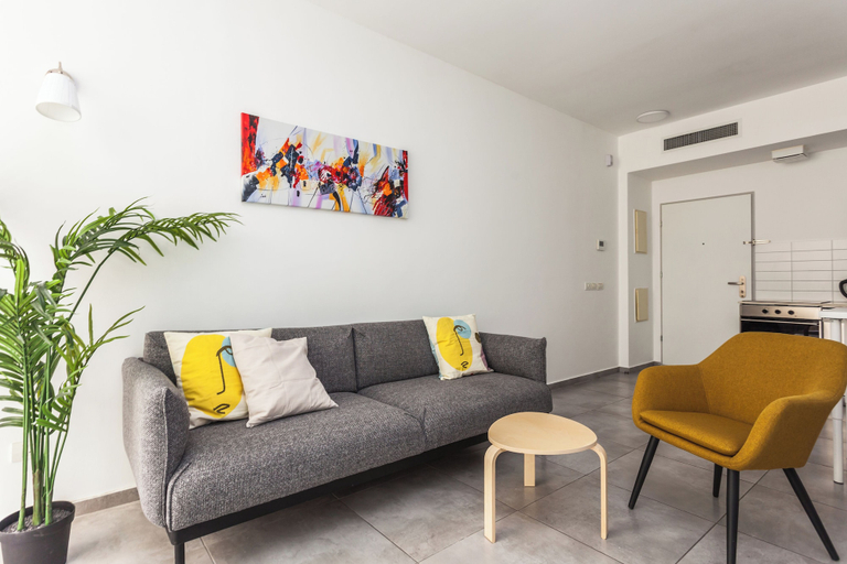 Others 4, Modern Apartment Walking from the beach