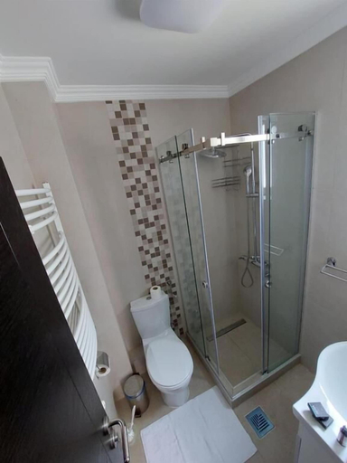Bathroom 4, Hotel Swiss Holiday