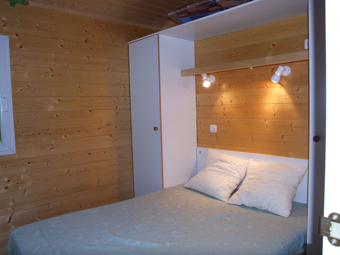Bedroom 5, Camping municipal du pont de l'Elze, Gard