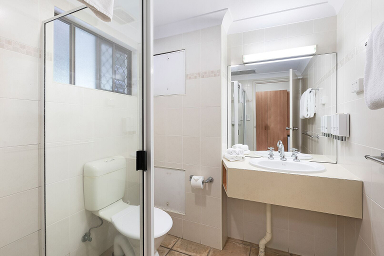 Bathroom 3, Cannonvale Reef Gateway Hotel, Whitsunday