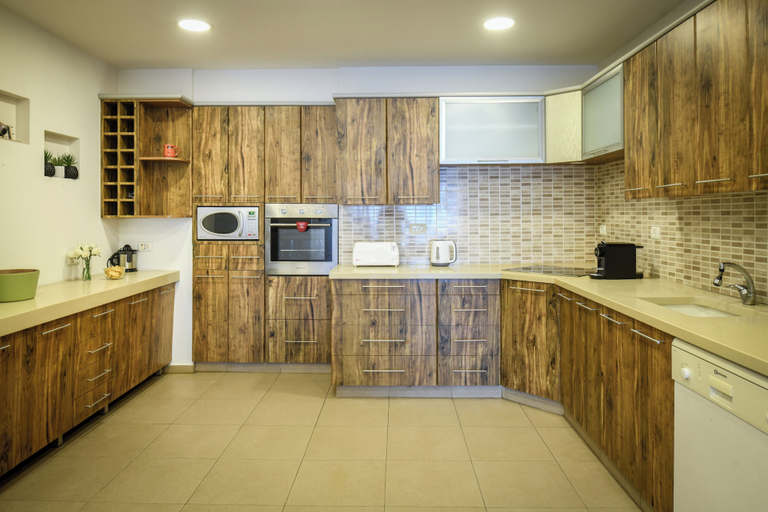 Others 4, Comfy Haven in Netanya CTR by Sea N'Rent