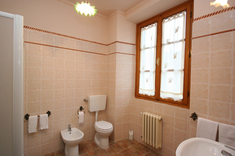 Bathroom 4, Villa Lo Scoiattolo, Arezzo