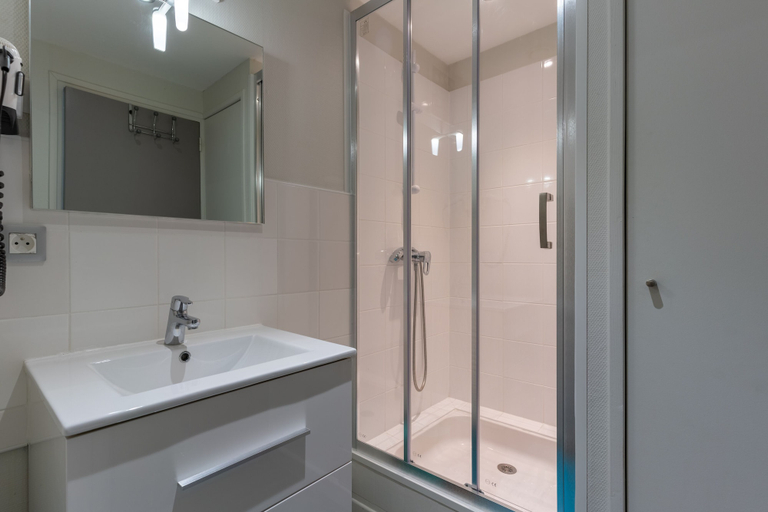 Bathroom 4, Residence Croma, Vienne
