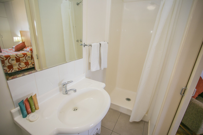 Bathroom 4, Chinchilla Motor Inn, Chinchilla