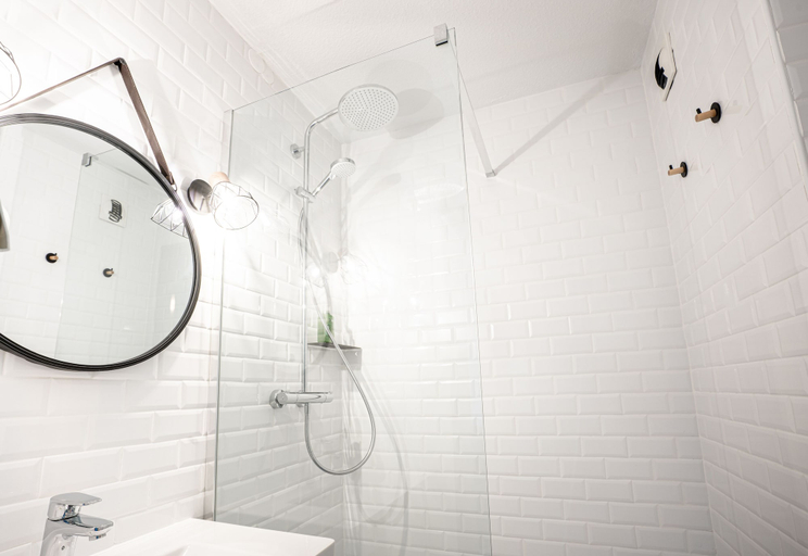 Bathroom 5, POMO Hotel & Restaurant, Isère