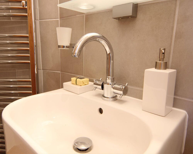 Bathroom 2, Much Wenlock Holiday Let, Shropshire