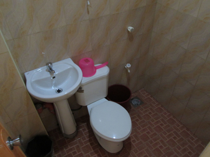 Bathroom 3, AJ Travellers Inn, Malay