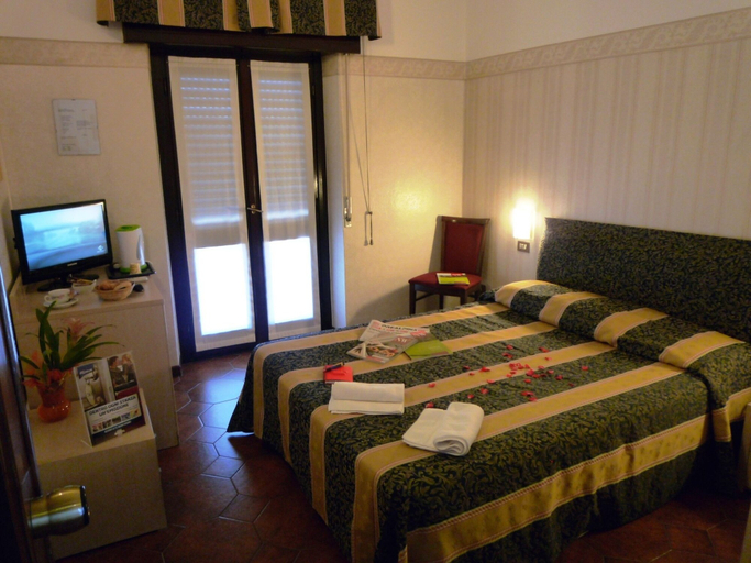 Bedroom 3, Hotel Montecarlo, Varese