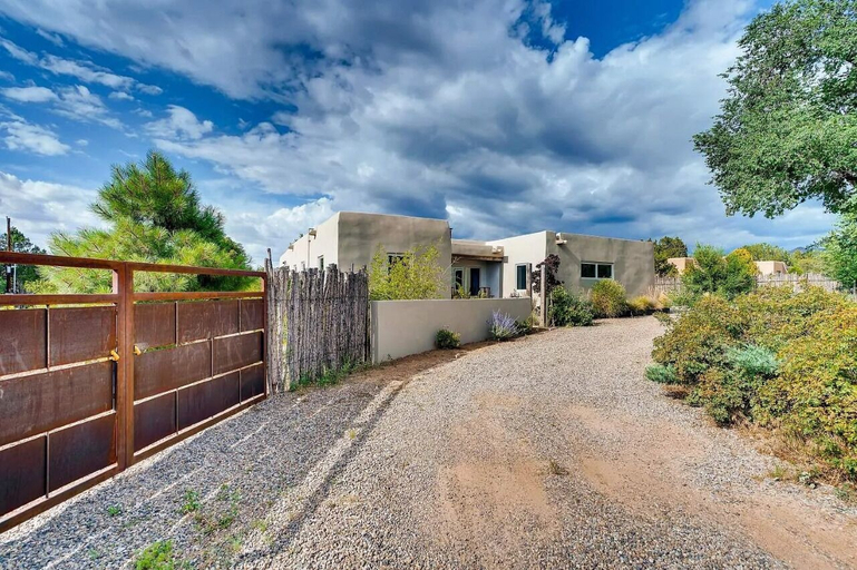 Exterior & Views 2, Lupita Garden Retreat, Santa Fe