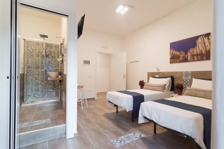 Room 2, RAUDINO ROOMS, Syracuse