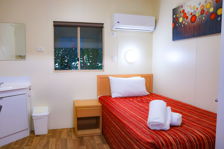 Bedroom 3, Chinchilla Motor Inn, Chinchilla