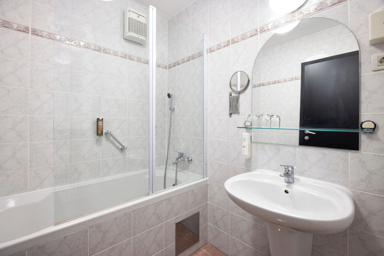 Bathroom 4, Hotel Kompas, Bled