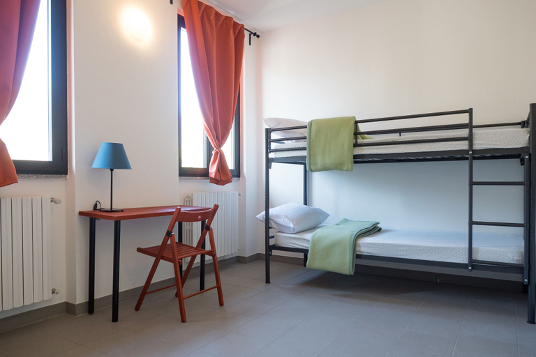 Bedroom 4, Lake Como Beach Hostel, Como