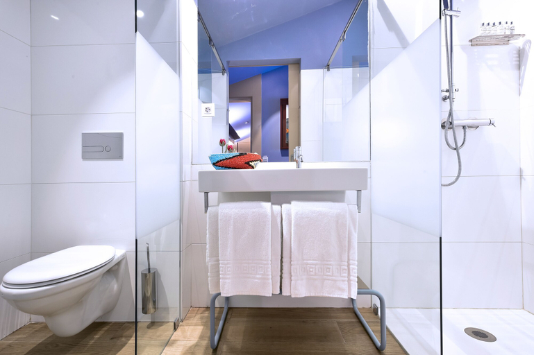 Bathroom 5, The Editory House Ribeira Porto Hotel, Porto