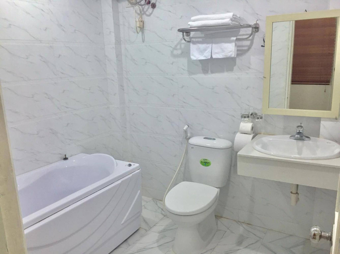 Bathroom, New Hotel 1, Ba Đình