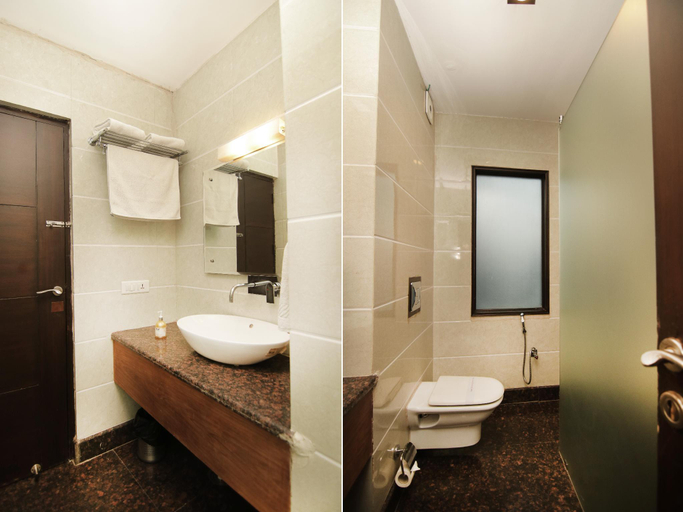 Bathroom, Hotel Mint Park Blue, Delhi