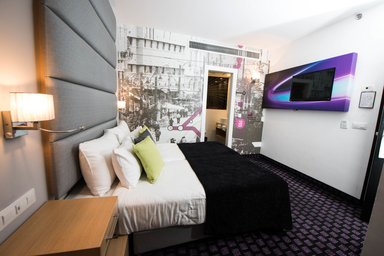 Bedroom 4, Eyal Hotel