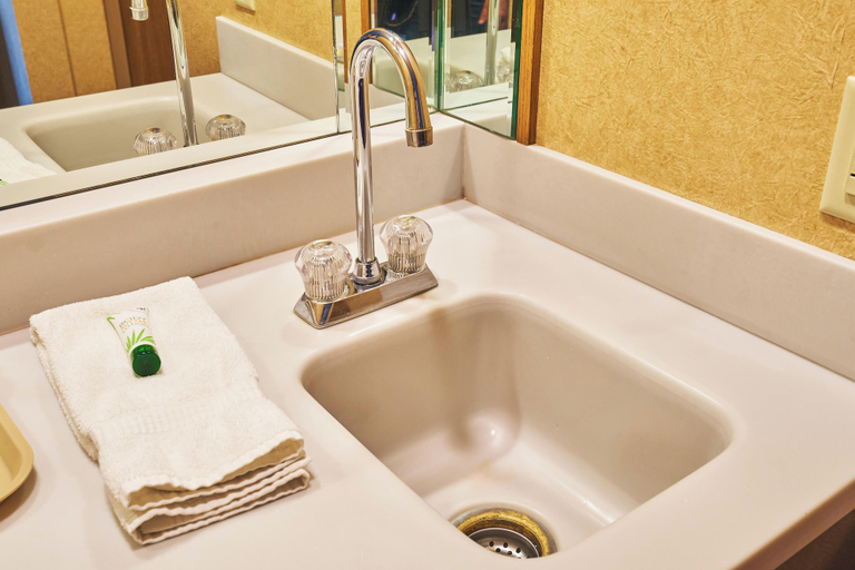 Bathroom 4, Econo Lodge Maquoketa, Jackson