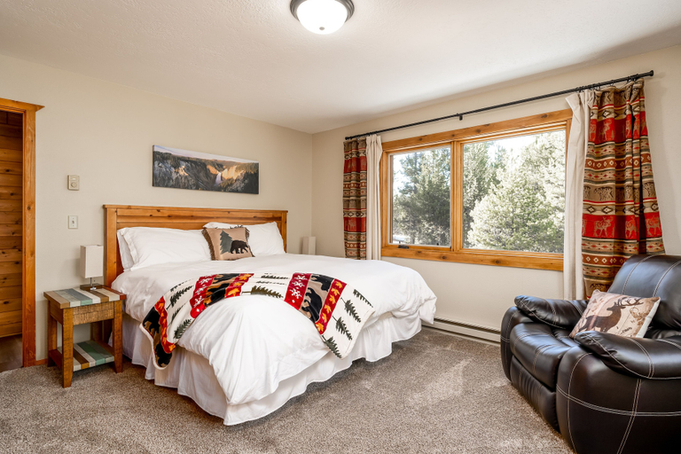 Bedroom 2, Shepherd Family Retreats- Moose, Gallatin