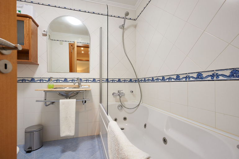 Bathroom, BeGuest Arribamar Apartment, Cascais