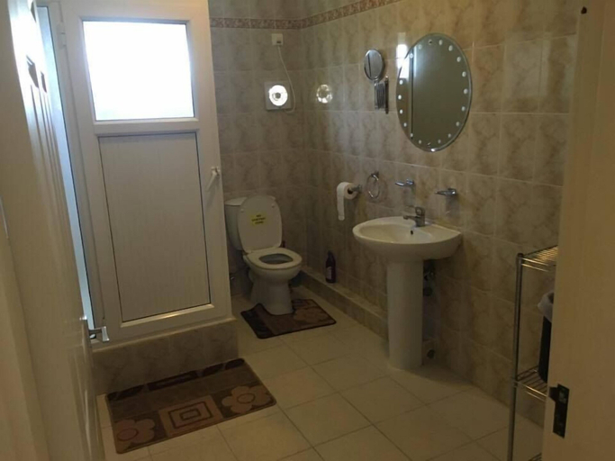 Bathroom 3, Faisan Dore, Black River