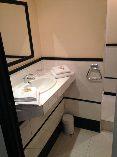Bathroom 4, Hôtel de France Bergerac, Dordogne