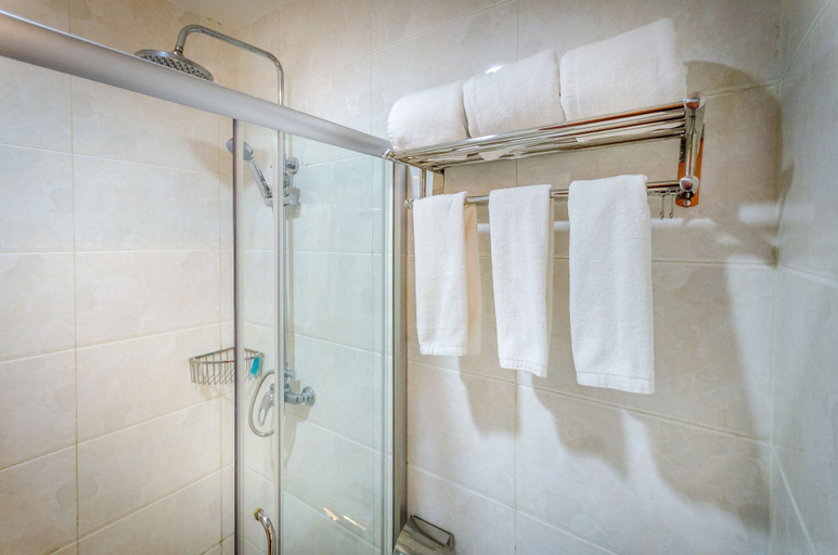 Bathroom 4, Nanjing Restaurant & Motel, Kampala