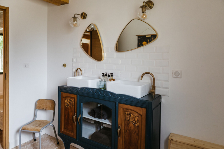 Bathroom 5, Mas des Ecoliers, Bouches-du-Rhône