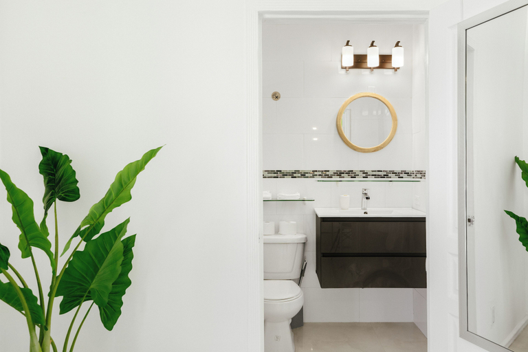 Bathroom 4, Cocovaa
