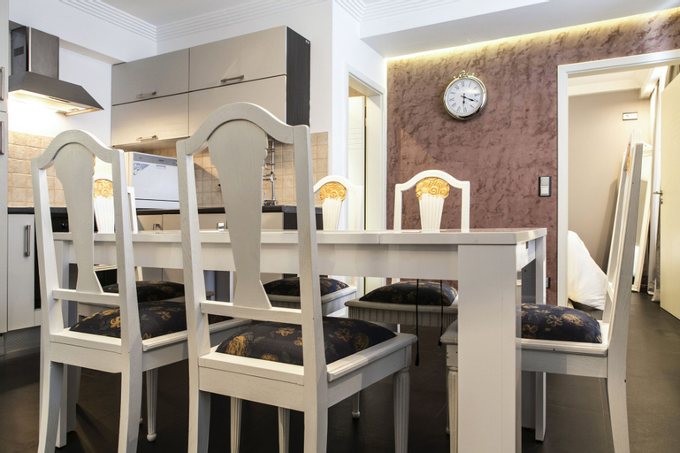 Dining Room 9