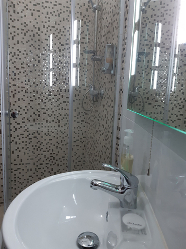 Bathroom 3, Tarona Guesthouse, Saint Paul's Bay