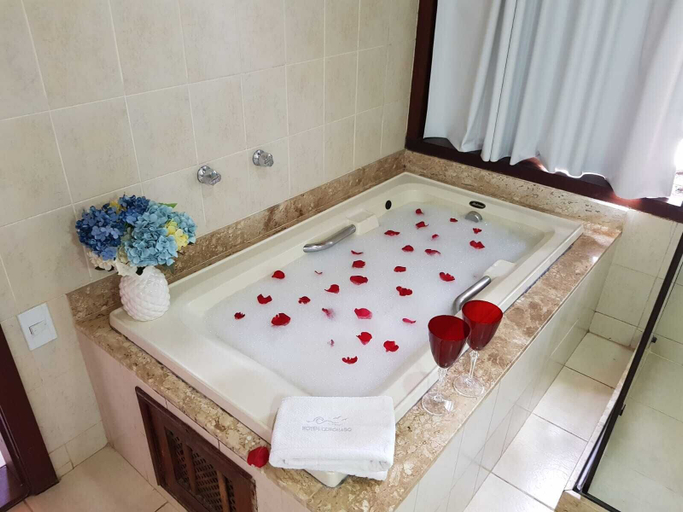 Bathroom 4, Coronado Beach, Armação dos Búzios