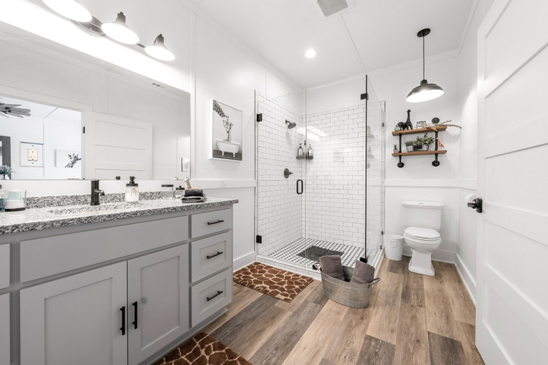 Bathroom 5, Blue Hills Ranch, McLennan