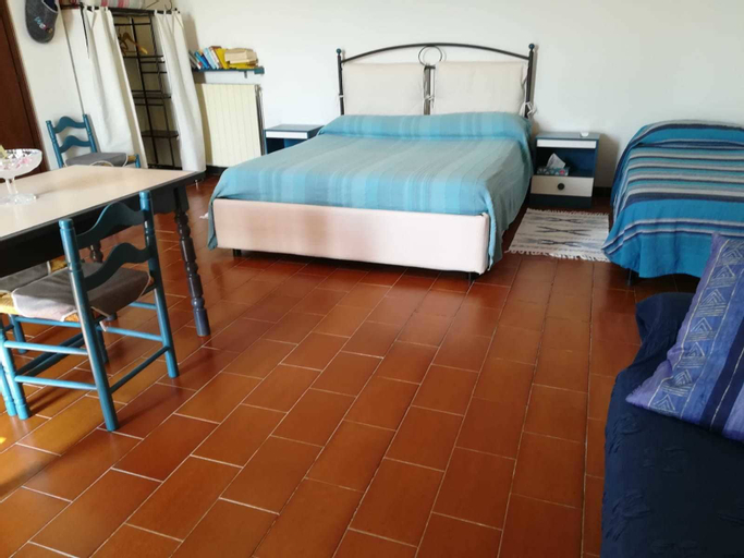 Bedroom 3, AnteMARE, Savona